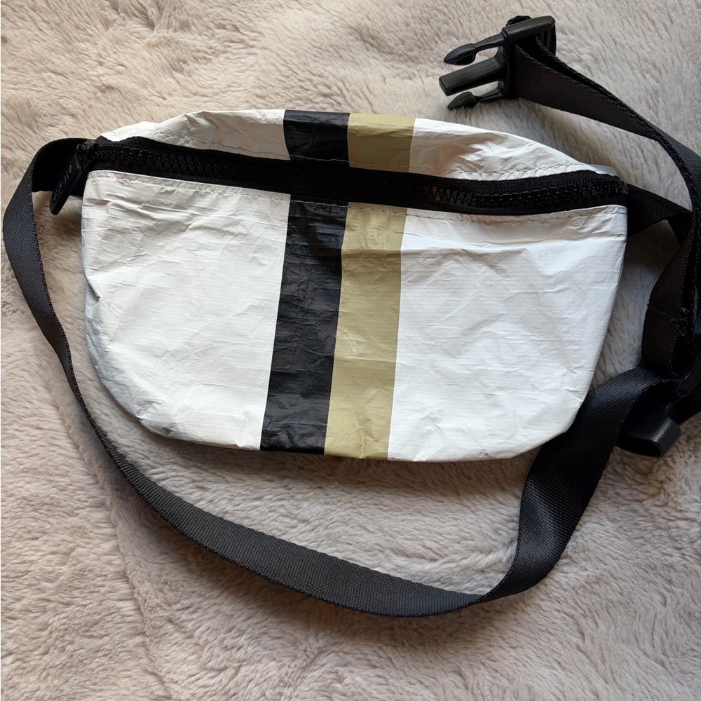 Aloha belt bag in excellent condition